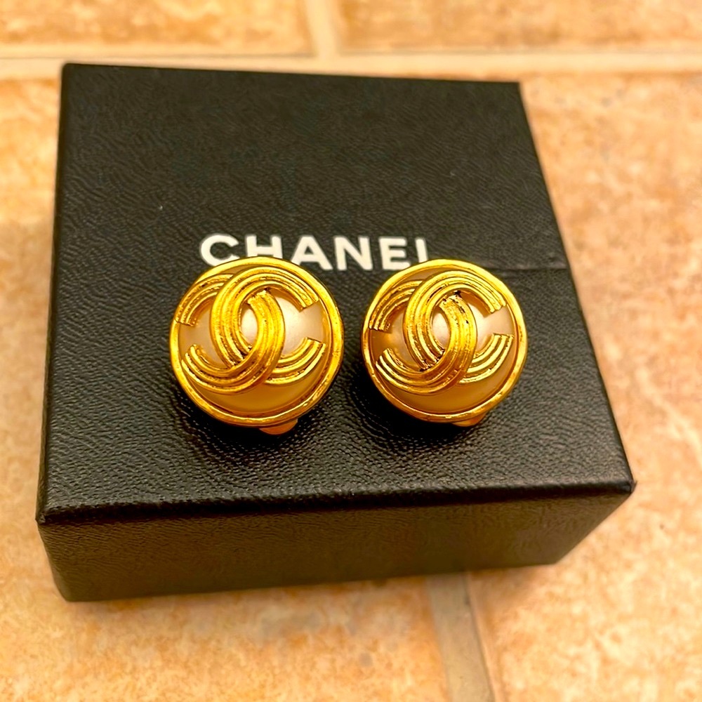 Chanel Vintage Gold Pearl CC Logo Birds Nest Earrings 94A